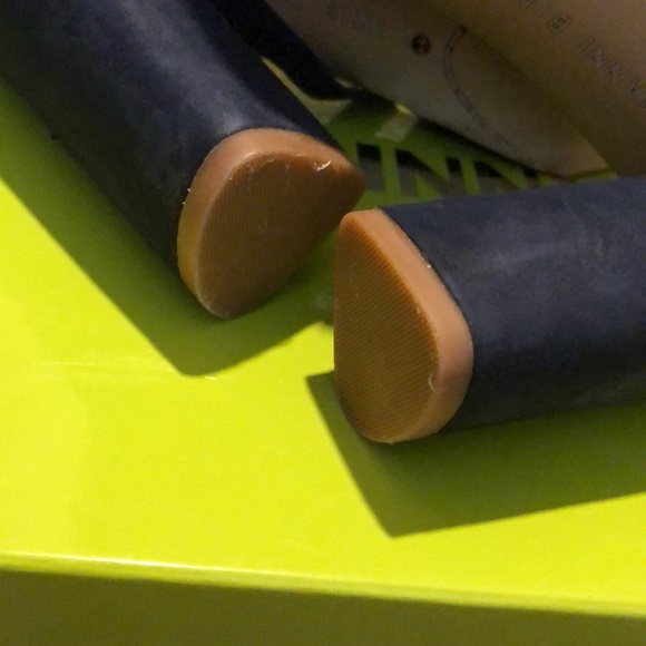 Sandals - Picture 4 of 4